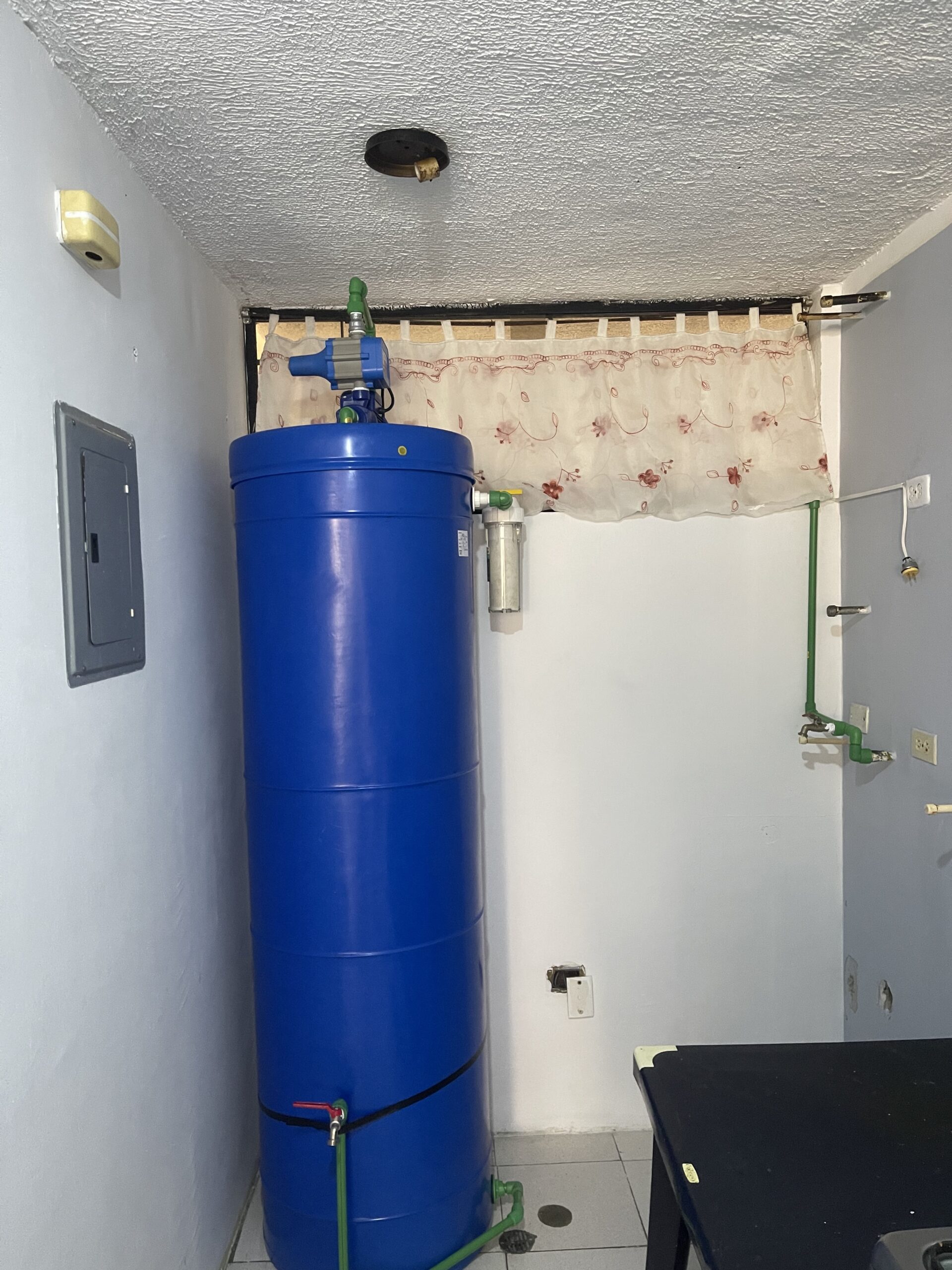 Tanques de agua en edificio